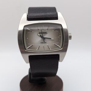 Diesel Mens DZ-2062 Analog Watch. Stainless Steel, Leather Cuff Band. Working